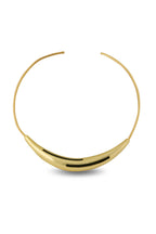 Varnika Arora Aurelia black enamel gold neckpiece featuring intricate design on a model showcasing elegant jewelry.
