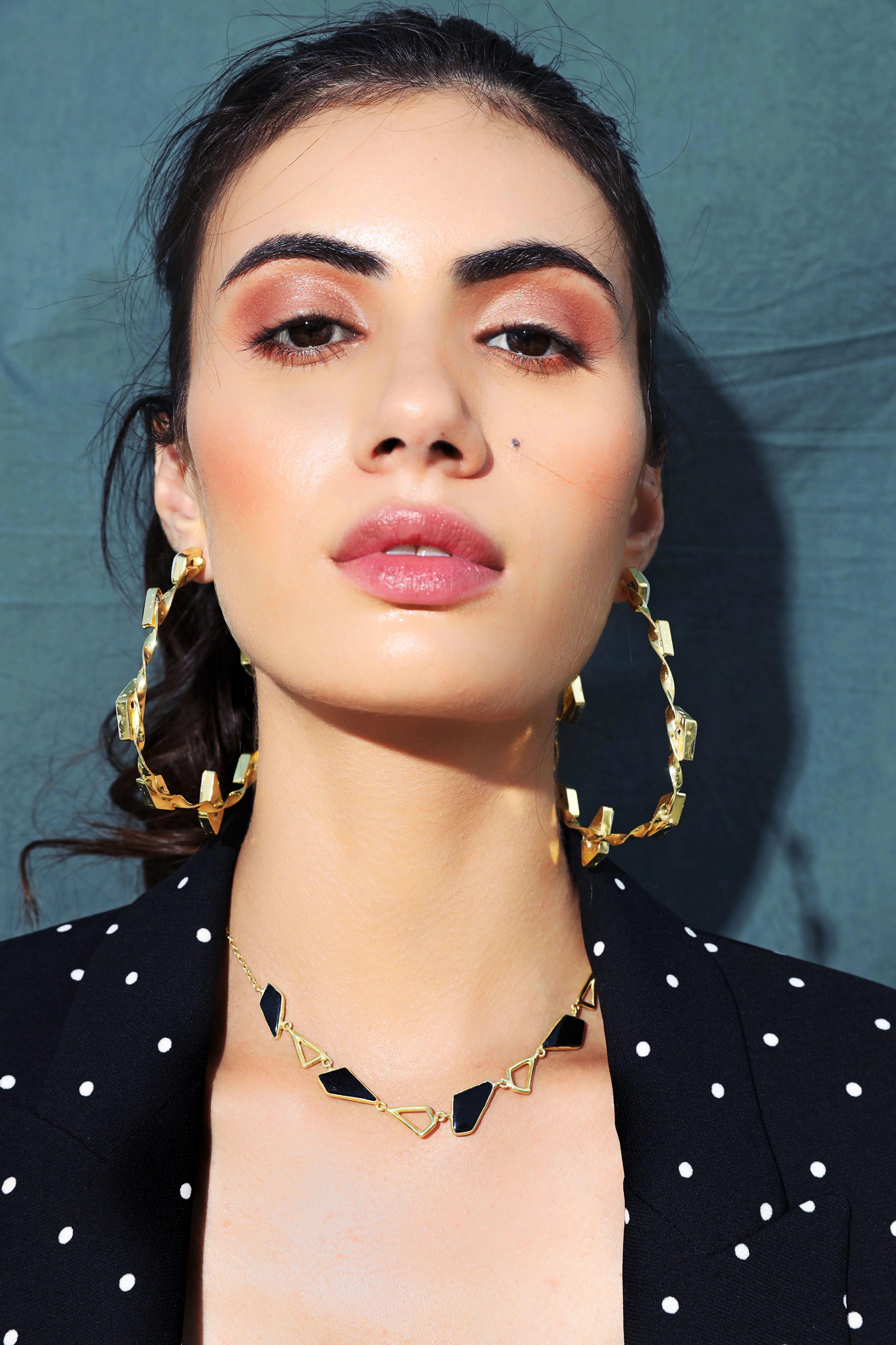 Varnika Arora sequential necklace with delicate chain and layered pendant, stylish neckpiece for elegant look Main image