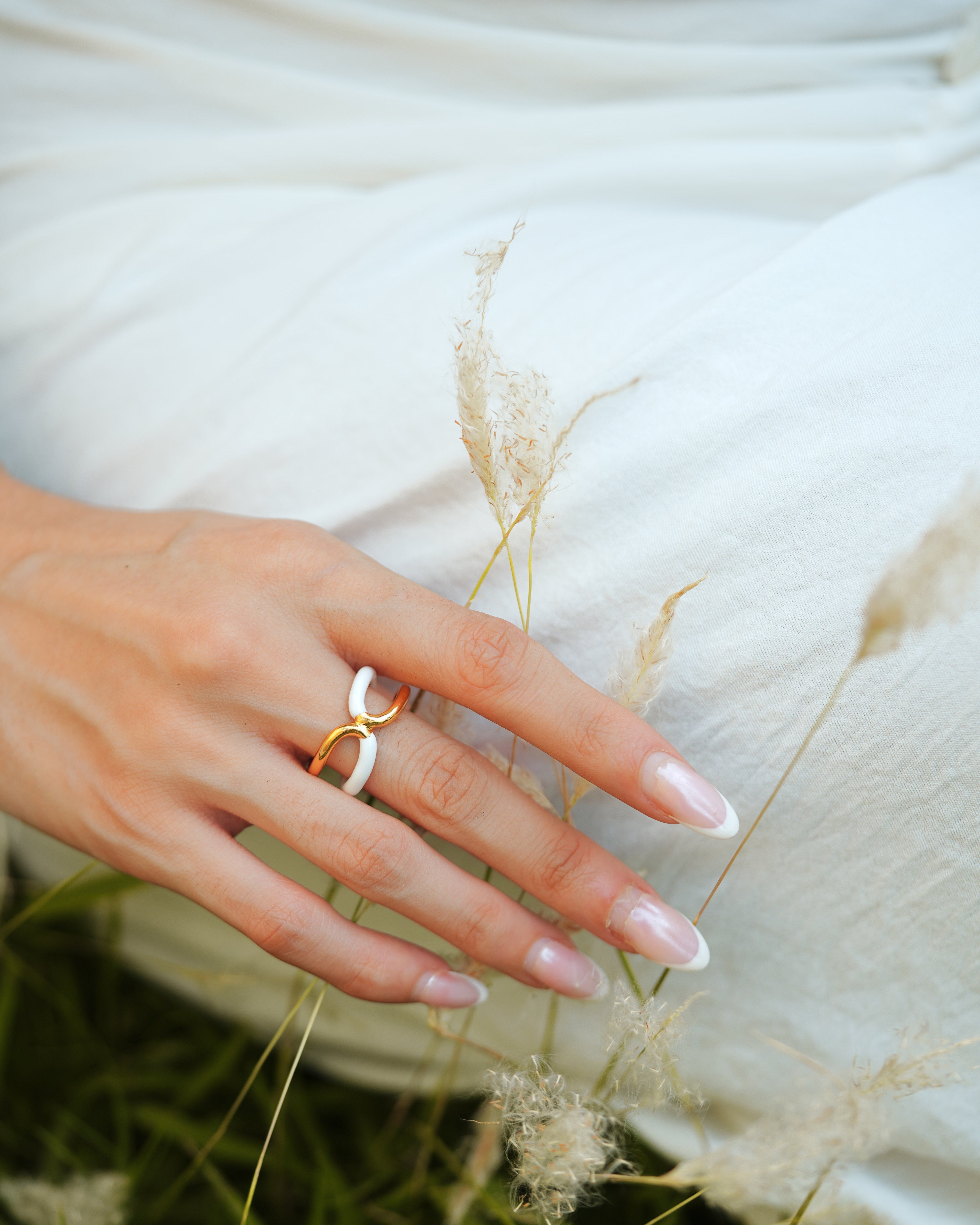 Twistie 2-way White Enamel Gold Ring