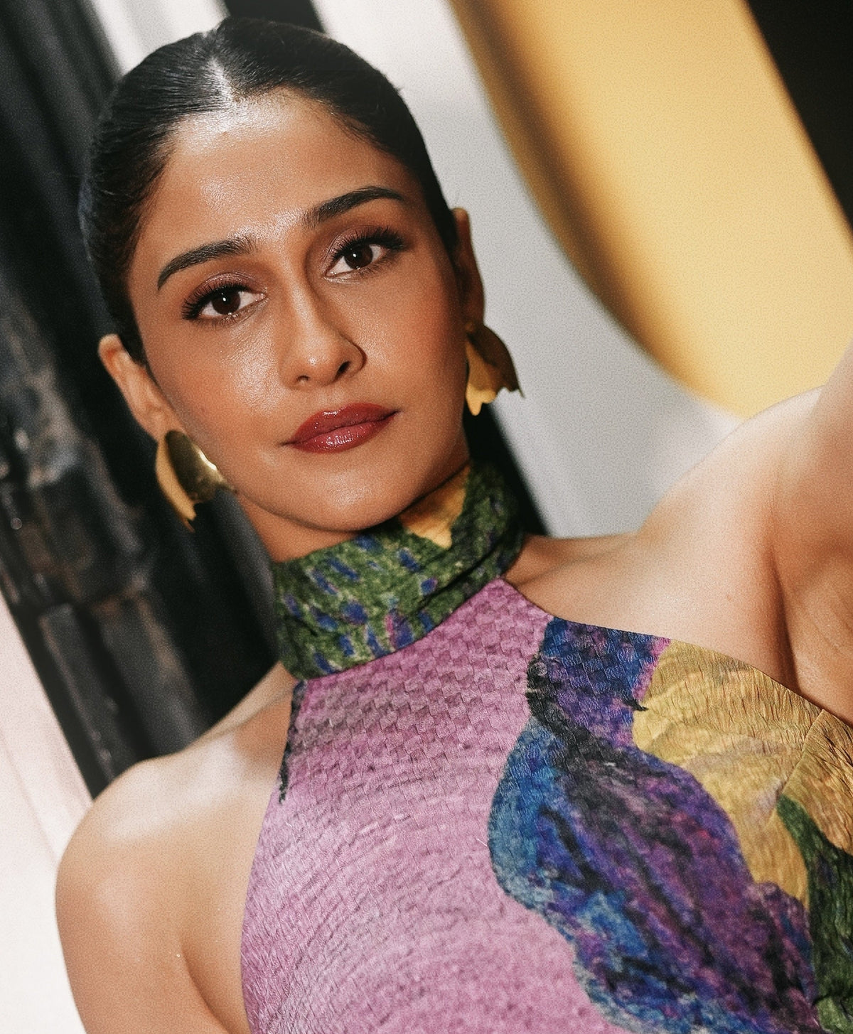 Regina Cassandra in Ripple Studs Main image
