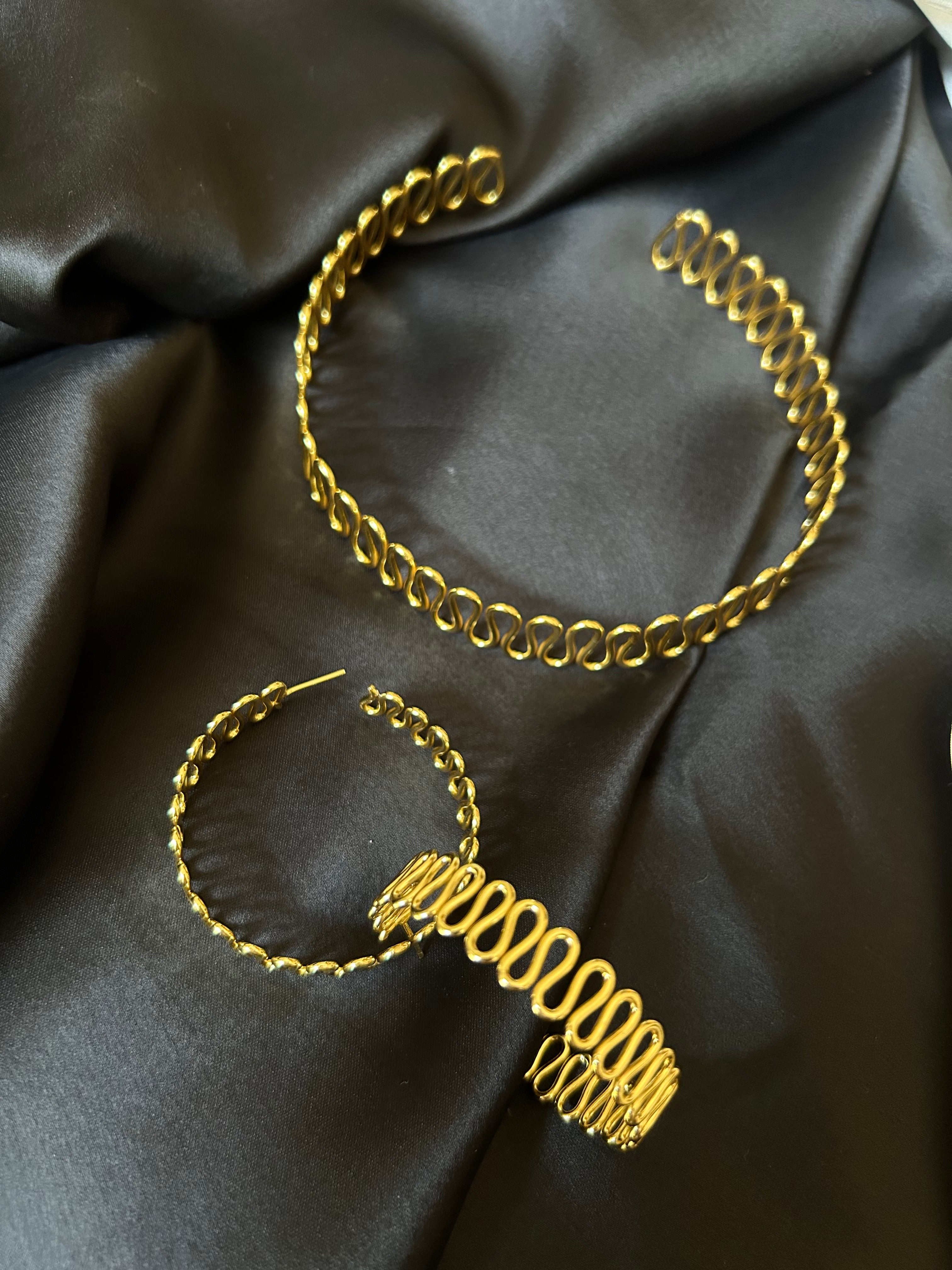 Spiral Hoops & Choker Combo Main image
