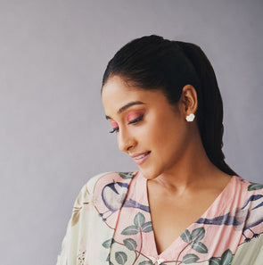 Regina Cassandra in Hearty - 22K Rose Gold Plated Mother of Pearl Studs Heart Earrings