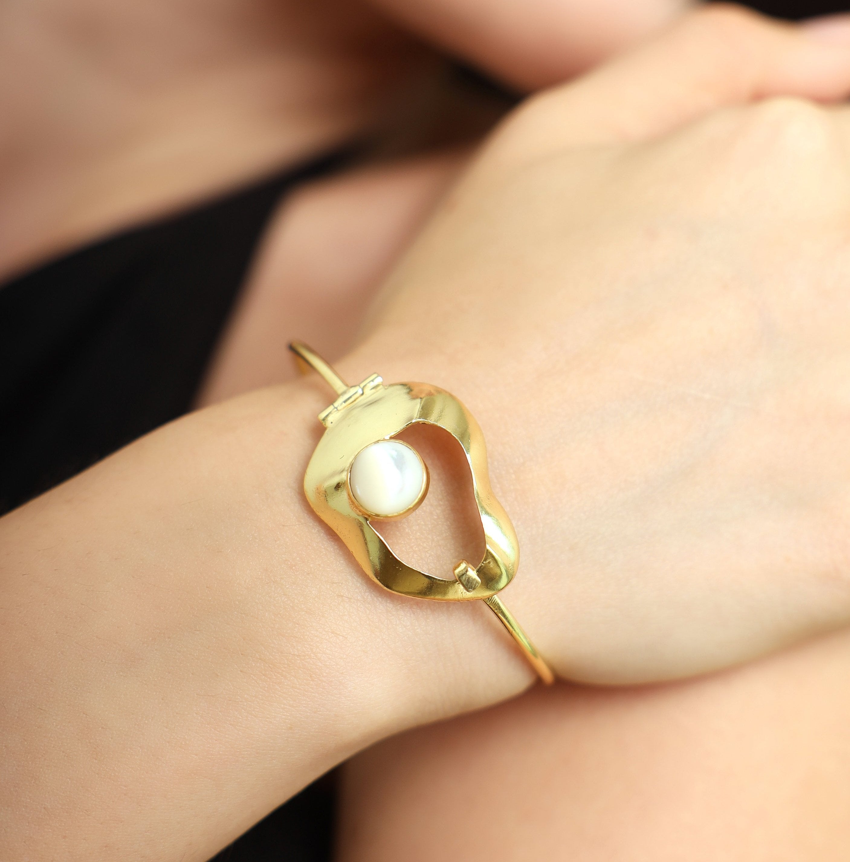 Diora - Breeze Bangle Main image