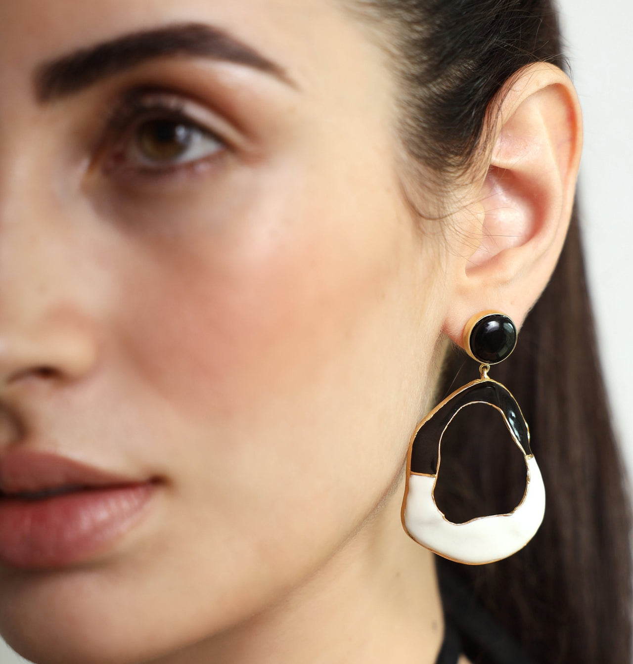 Diora - Saline Earrings