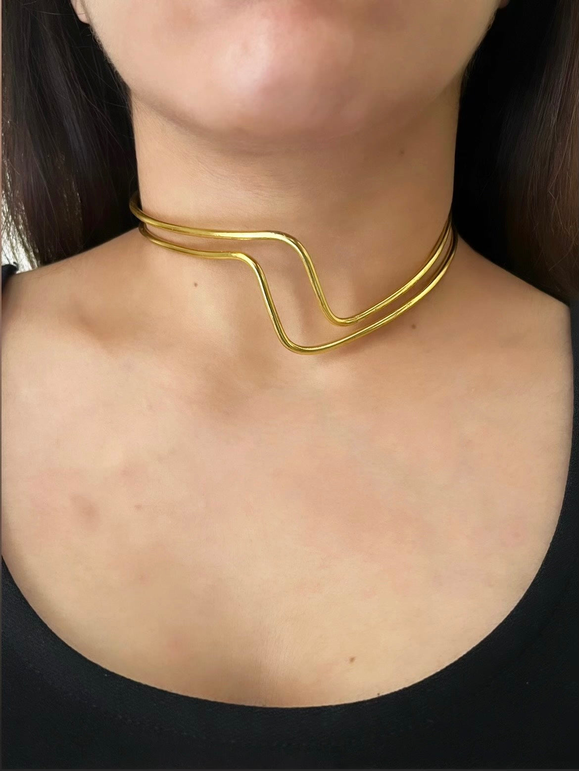 Anshika Verma in Twisted Choker