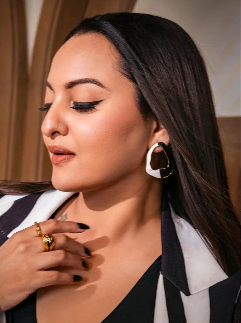 Sonakshi Sinha in Diora - Cascade Studs Main image