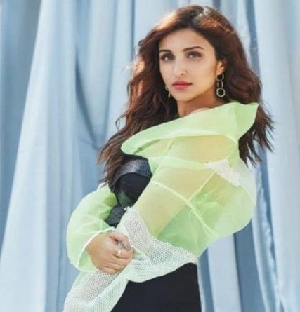 Parineeti Chopra in Chainmail Earrings - Gold & Rose Gold Main image