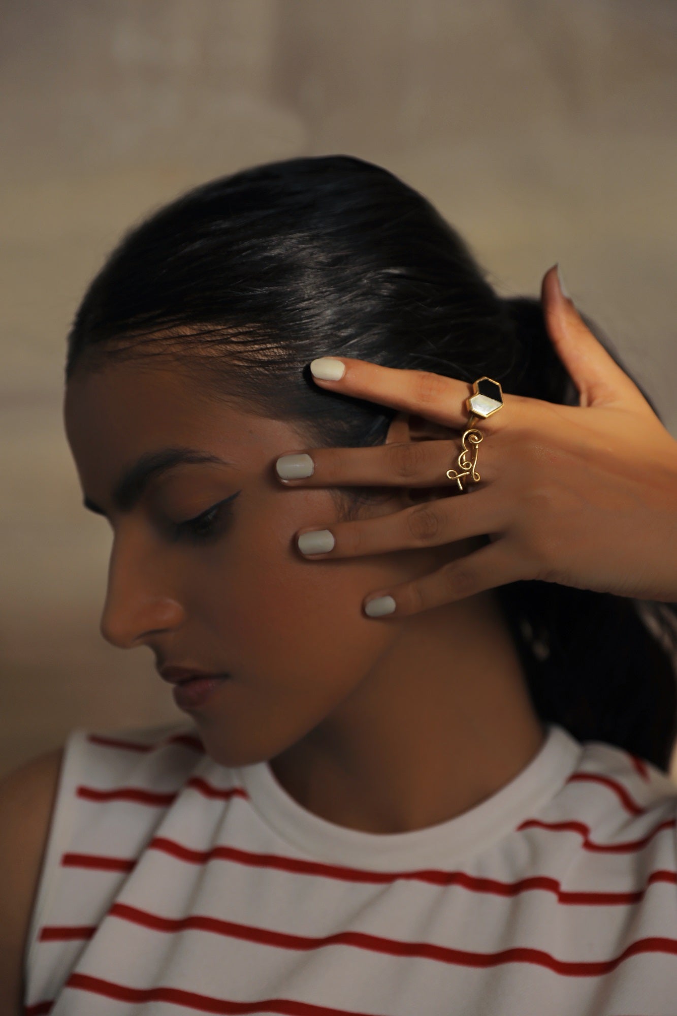 Polar - 22K Gold Plated White Mother of Pearl Black Onyx Ring Secondary image